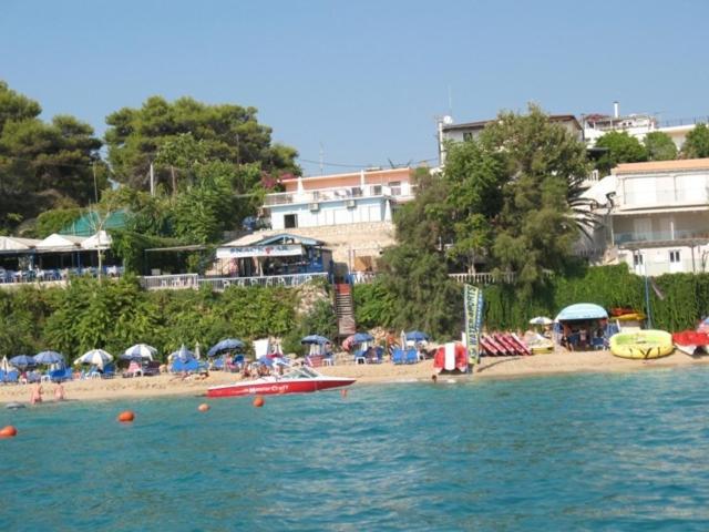 לאסי Constantinos Apartments מראה חיצוני תמונה