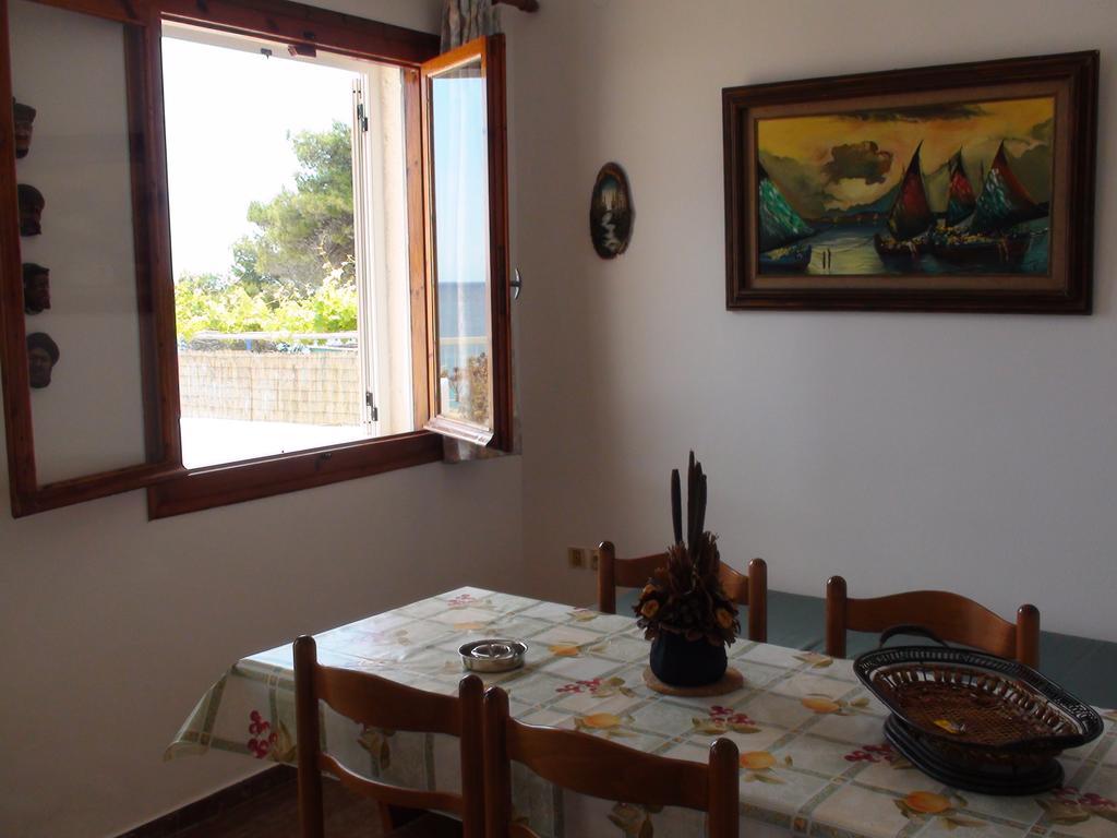 לאסי Constantinos Apartments מראה חיצוני תמונה
